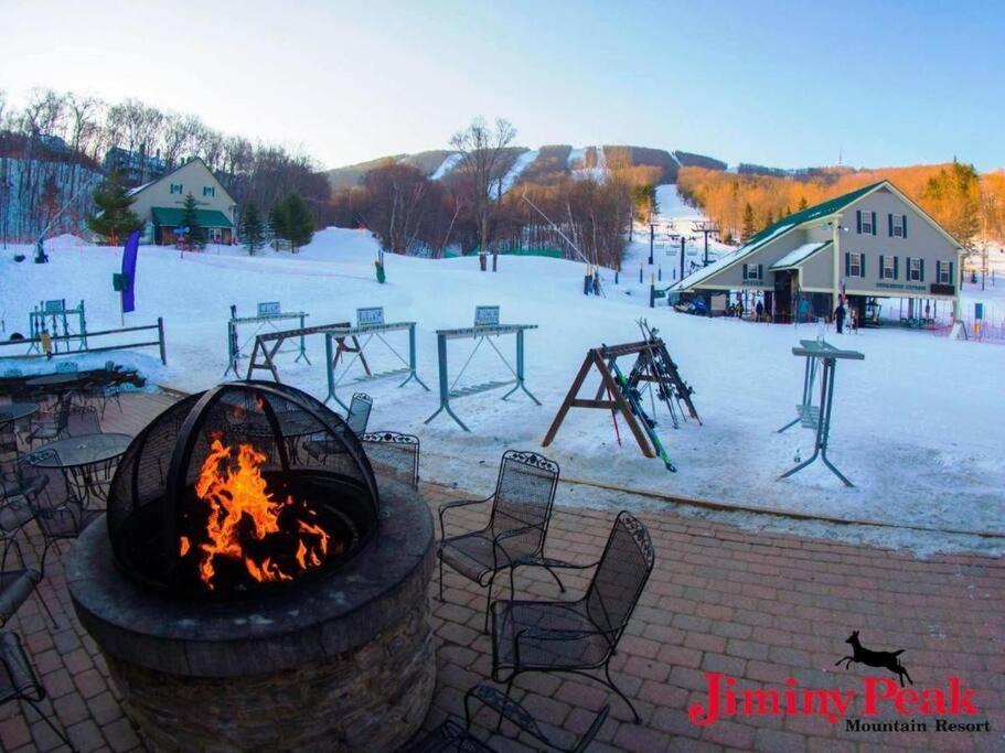 Ski On Off 1Br Suite 1St Flr Sleeps 4 Jiminy Peak Ханкок Екстериор снимка